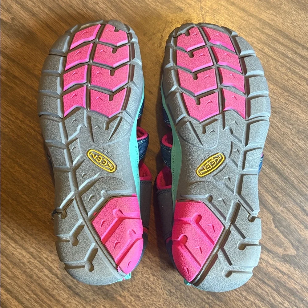 Keen Size 4 Blue Pink Newport H2 Sandals